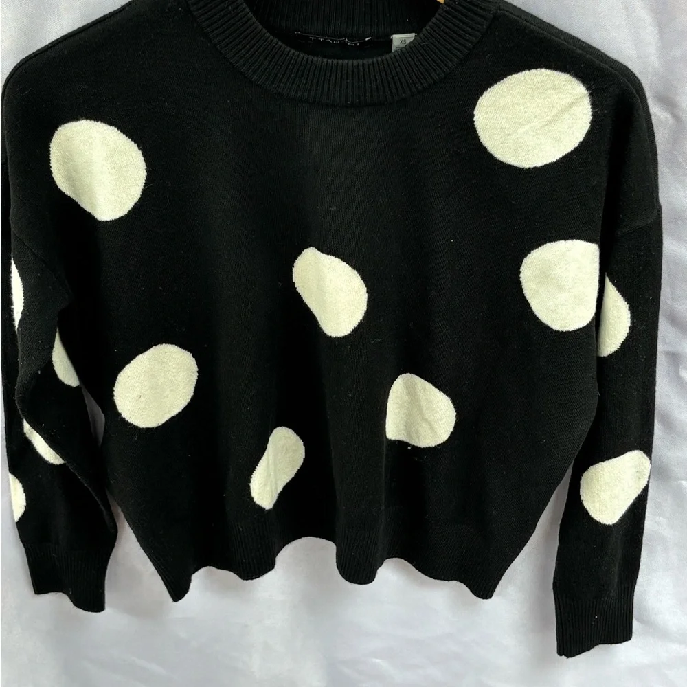 T Tahari Black Sweater with White‎ Dots